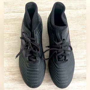 Adidas Woman’s Predator Soccer Cleats size 6.5 black worn 2 times